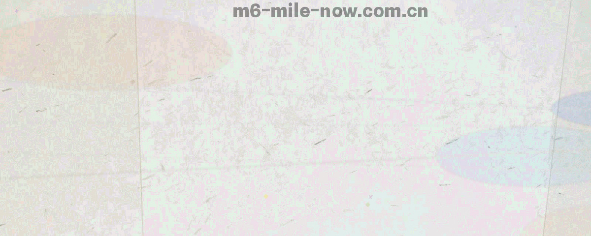 横向展开的大屏数据光效与数字网格